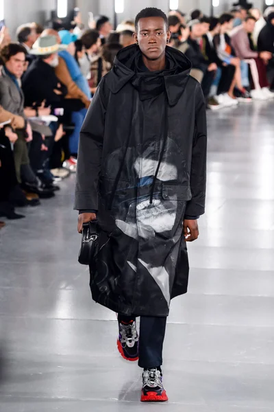 Look 15